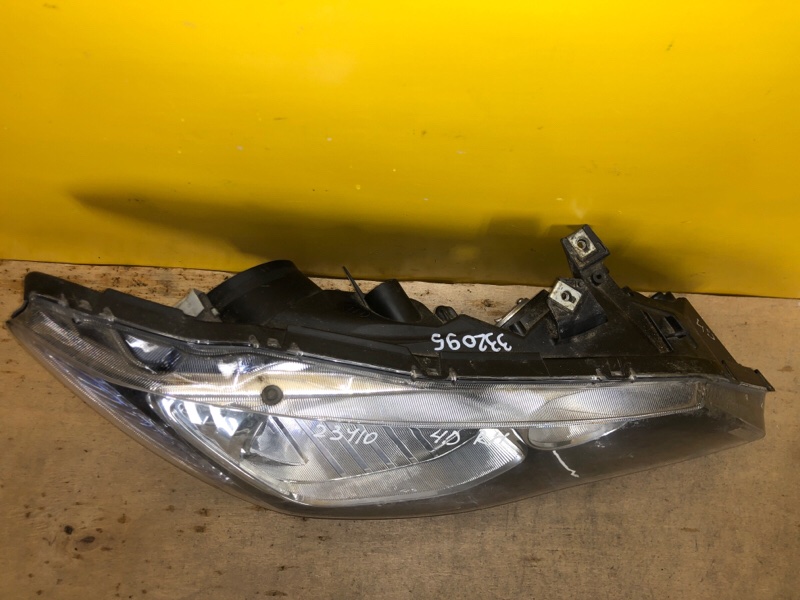 Фара правая CIVIC 4D 06-11