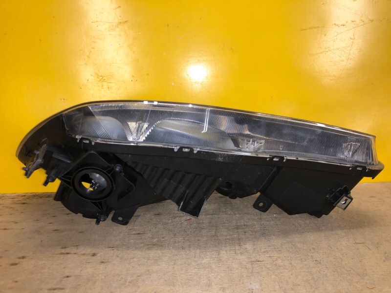 Фара правая CIVIC 4D 06-11