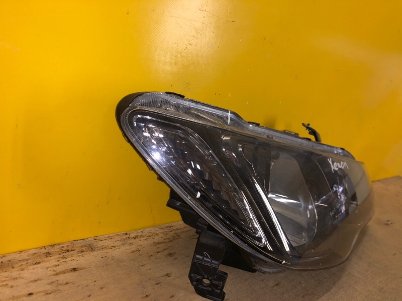Фара правая HONDA CIVIC 4D 06-11 Фара правая HONDA CIVIC 4D 06-11