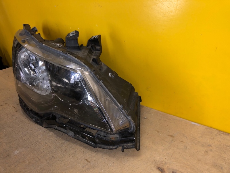 Фара правая CIVIC 4D 06-11