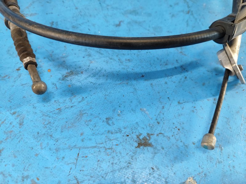 Трос стояночного тормоза задний левый TOYOTA PRIUS - 30 09-17 ZVW30 1.8 2ZRFXE