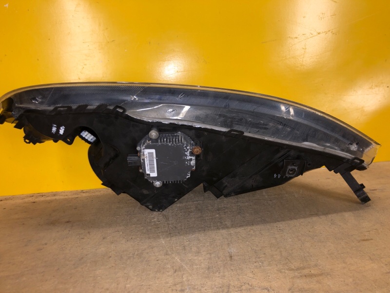 Фара правая CIVIC 5D 06-11
