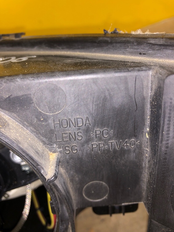 Фара правая CIVIC 5D 06-11
