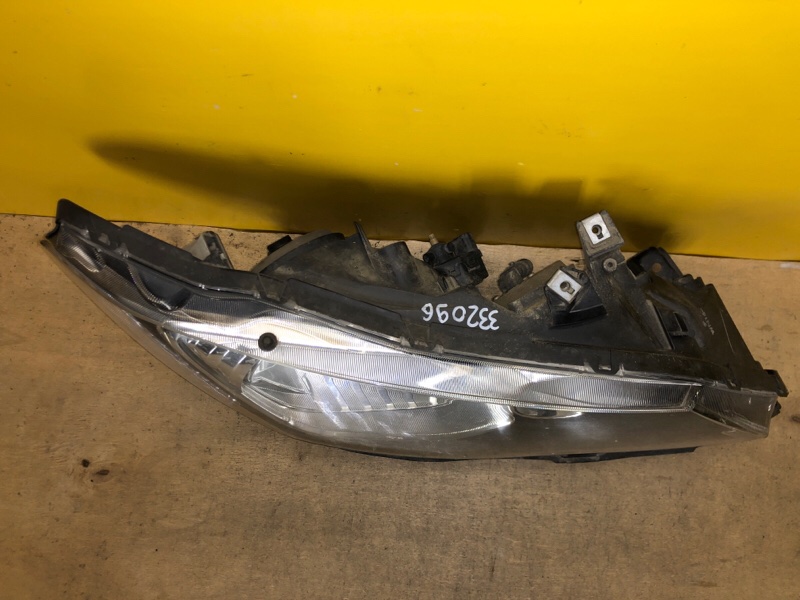 Фара правая CIVIC 4D 06-11