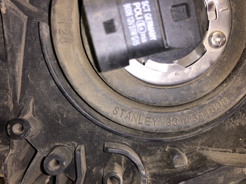 Фара правая CIVIC 4D 06-11