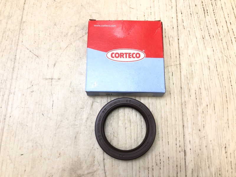 Сальник коленвала передний TOYOTA CAMRY 30 02-06 MCV30 1MZ-FE 90311-40022 новая