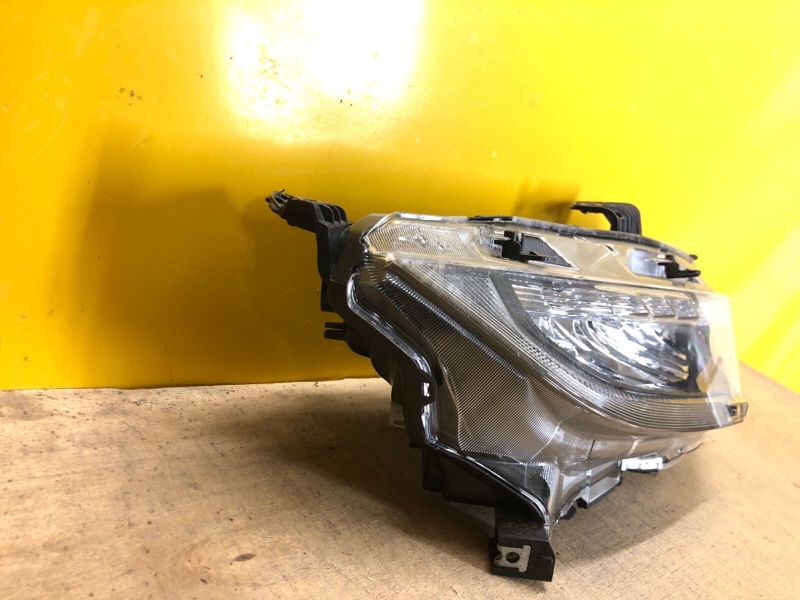 Фара правая HONDA CIVIC FC/FK 15-