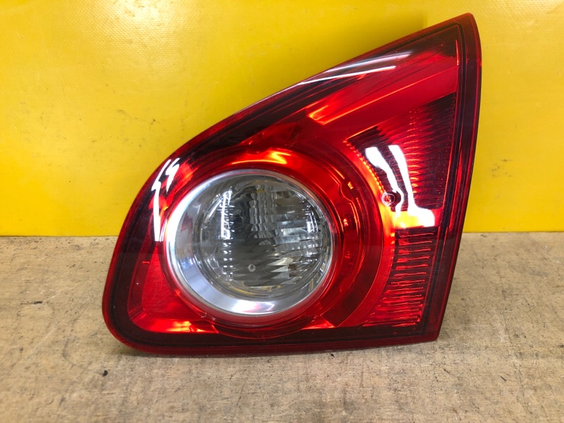 Запчасть фонарь внутренний правый NISSAN QASHQAI 07-14 26550JD800 Б/У Фонарь внутренний правый NISSAN QASHQAI 07-14 26550JD800 Б/У