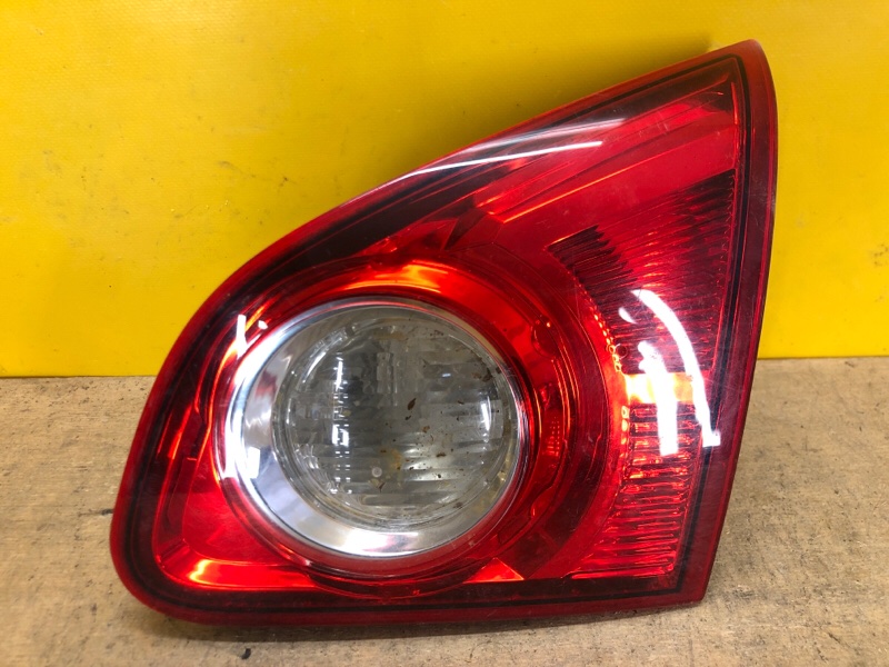 Запчасть фонарь внутренний правый NISSAN QASHQAI 07-14 26550JD800 Б/У Фонарь внутренний правый NISSAN QASHQAI 07-14 26550JD800 Б/У