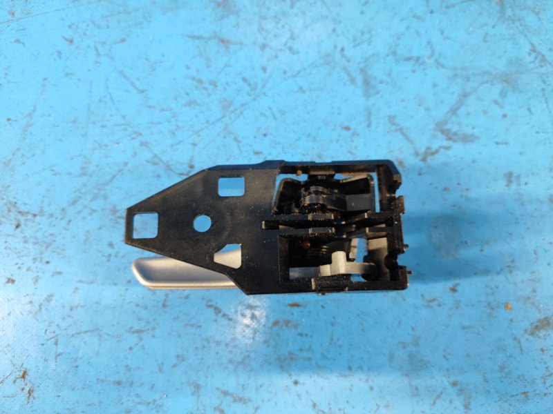 Ручка двери внутренняя передняя левая PRIUS - 30 09-17 2010 ZVW30