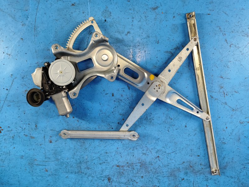 Стеклоподъемник передний левый PRIUS - 30 09-17 2012 ZVW30 1.8 2ZRFXE