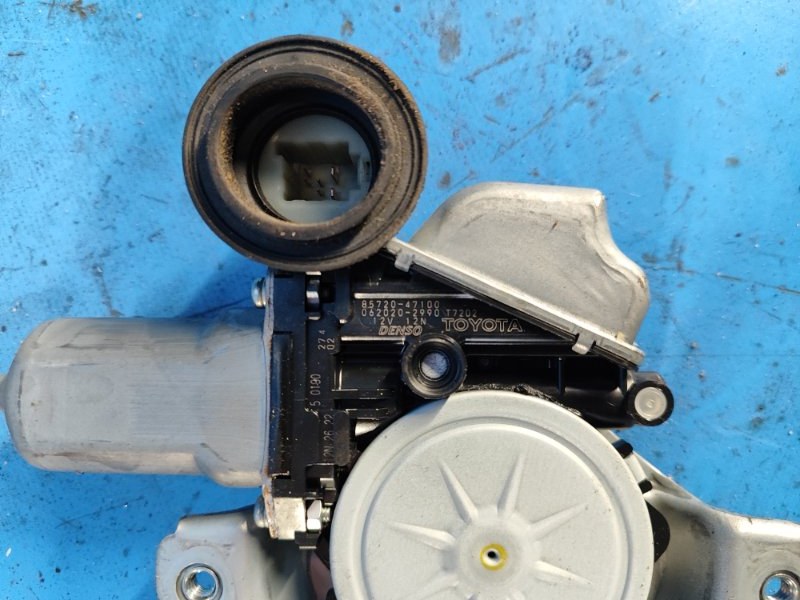 Стеклоподъемник передний левый TOYOTA PRIUS - 30 09-17 ZVW30 1.8 2ZRFXE