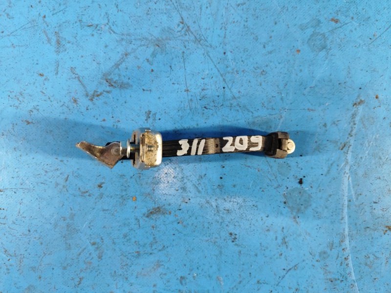 Ограничитель двери передний левый TOYOTA PRIUS - 30 09-17 2012 ZVW30 1.8 2ZRFXE 6861047021 Б/У