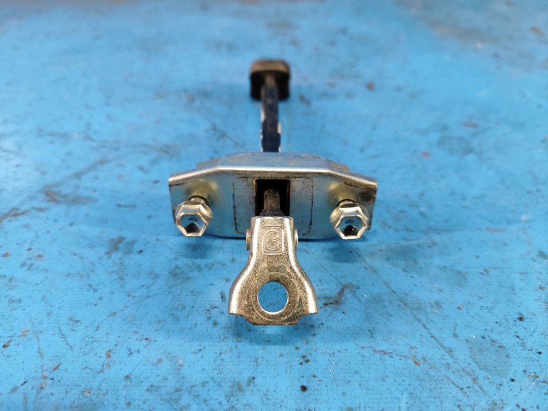 Ограничитель двери передний левый TOYOTA PRIUS - 30 09-17 ZVW30 1.8 2ZRFXE