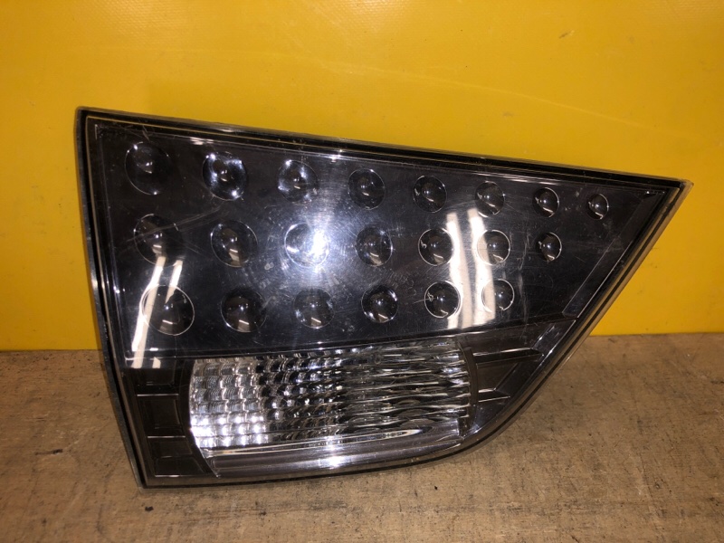 Фонарь внутренний левый MITSUBISHI OUTLANDER XL 05-13 8331A005 Б/У