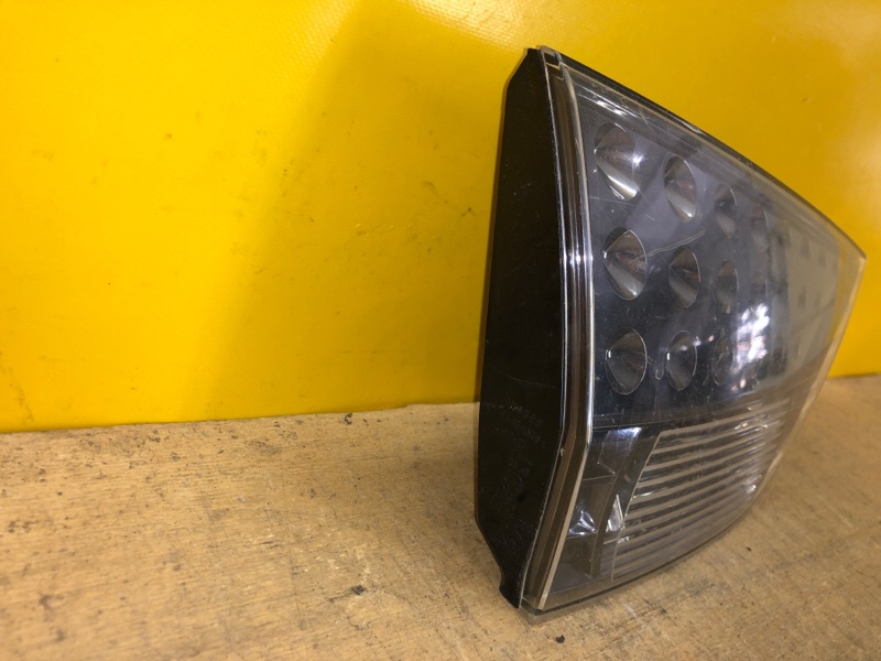 Фонарь внутренний левый MITSUBISHI OUTLANDER XL 05-13