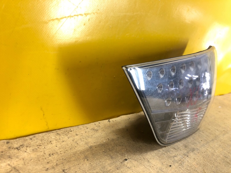 Фонарь внутренний правый MITSUBISHI OUTLANDER XL 05-13 Фонарь внутренний правый MITSUBISHI OUTLANDER XL 05-13