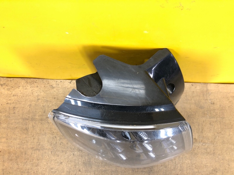 Фонарь наружный левый OUTLANDER XL 05-13