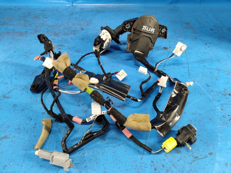 Проводка двери передняя левая TOYOTA PRIUS 16- 2016 1.8 2ZRFXE 8215247491 Б/У