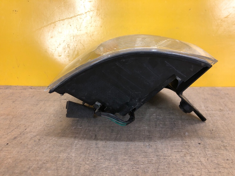 Фонарь наружный левый OUTLANDER XL 05-13