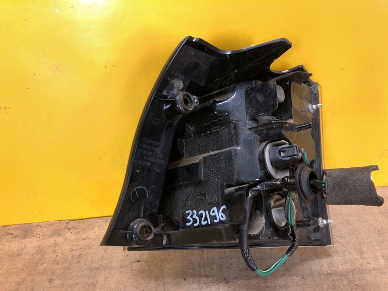 Фонарь наружный левый OUTLANDER XL 05-13