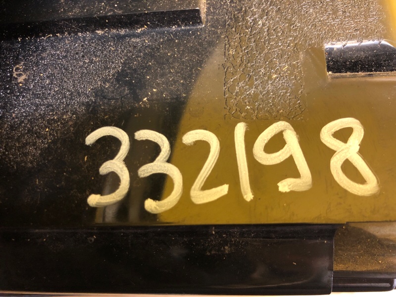 Фонарь наружный левый OUTLANDER XL 05-13