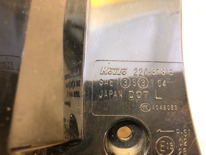 Фонарь наружный левый OUTLANDER XL 05-13