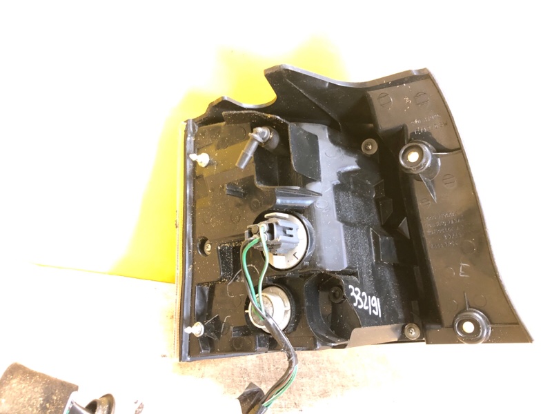 Фонарь наружный правый OUTLANDER XL 05-13