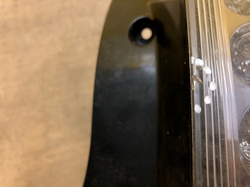 Фонарь наружный правый OUTLANDER XL 05-13