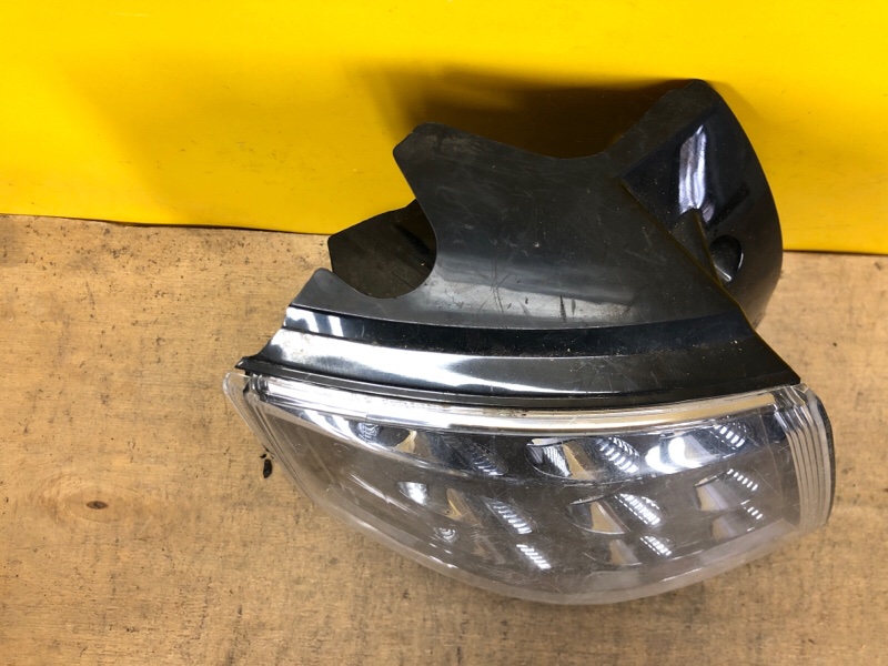 Фонарь наружный левый OUTLANDER XL 05-13