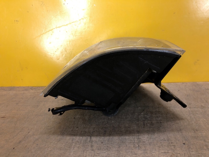 Фонарь наружный левый OUTLANDER XL 05-13