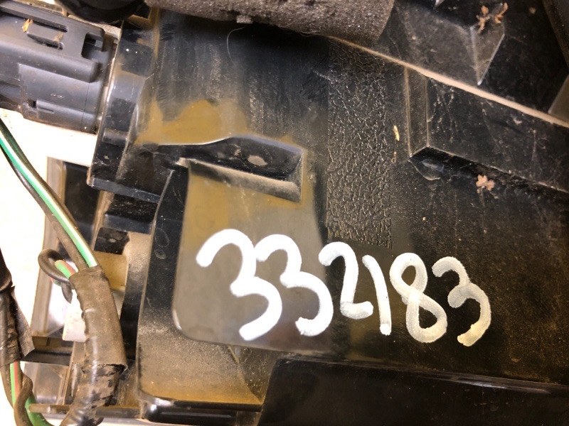 Фонарь наружный правый OUTLANDER XL 05-13