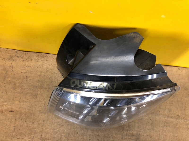 Фонарь наружный правый OUTLANDER XL 05-13