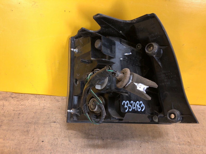 Фонарь наружный правый OUTLANDER XL 05-13