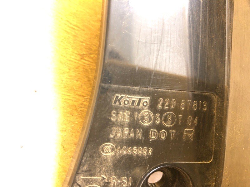 Фонарь наружный правый OUTLANDER XL 05-13