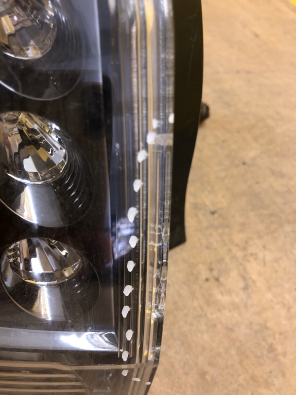 Фонарь наружный левый OUTLANDER XL 05-13