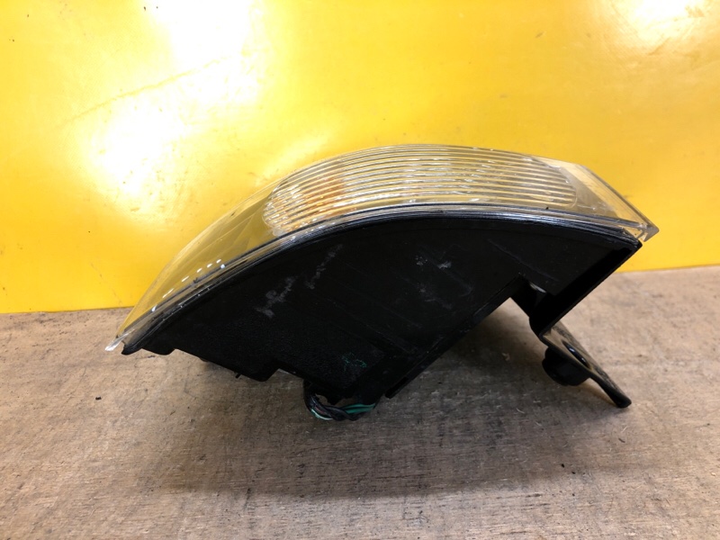 Фонарь наружный левый OUTLANDER XL 05-13