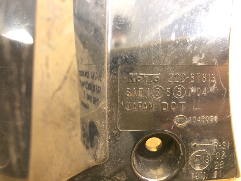 Фонарь наружный левый OUTLANDER XL 05-13