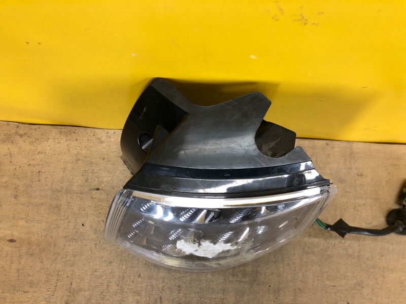 Фонарь наружный правый OUTLANDER XL 05-13