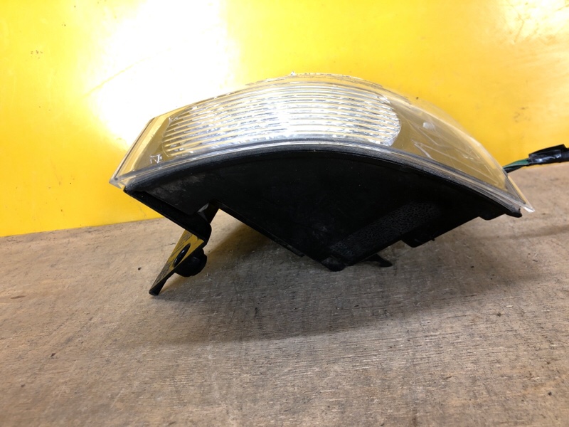 Фонарь наружный правый OUTLANDER XL 05-13