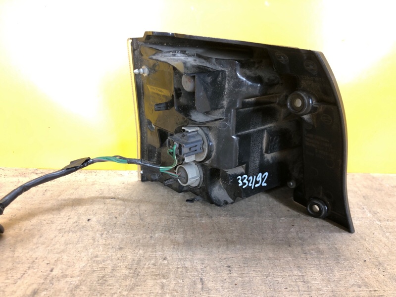 Фонарь наружный правый OUTLANDER XL 05-13