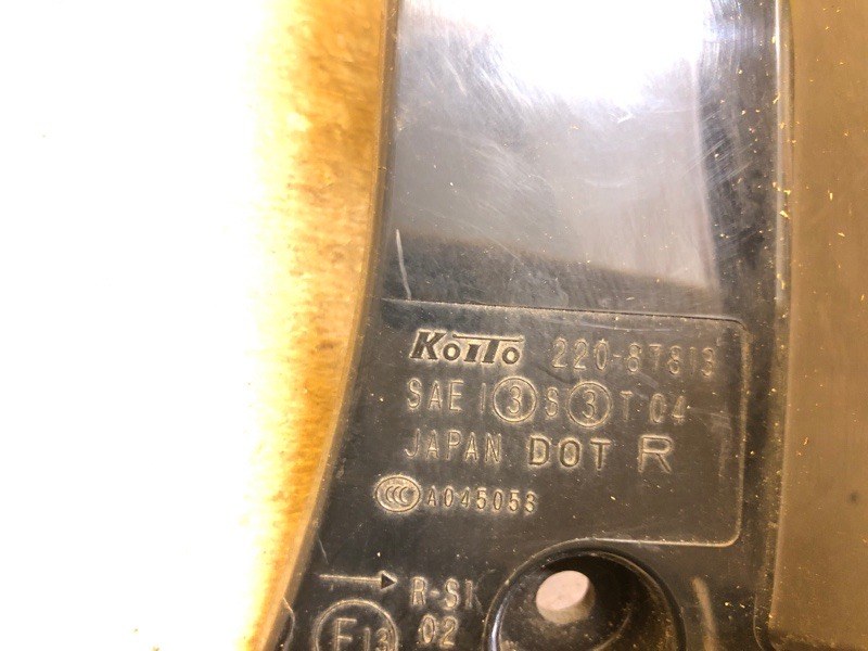 Фонарь наружный правый OUTLANDER XL 05-13