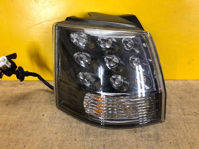 Фонарь наружный левый MITSUBISHI OUTLANDER XL 05-13 8330A379 Б/У
