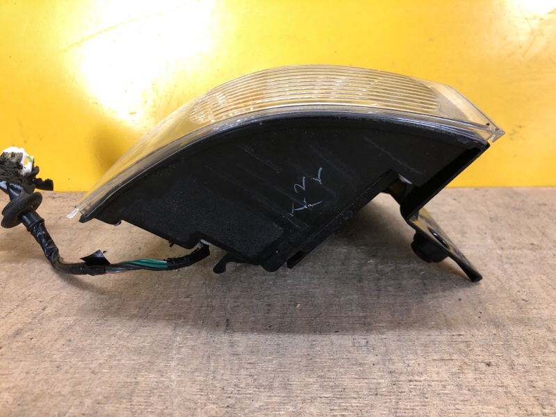 Фонарь наружный левый OUTLANDER XL 05-13