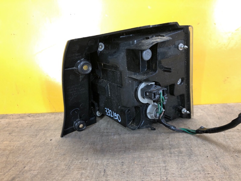 Фонарь наружный левый OUTLANDER XL 05-13