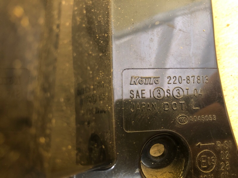 Фонарь наружный левый OUTLANDER XL 05-13