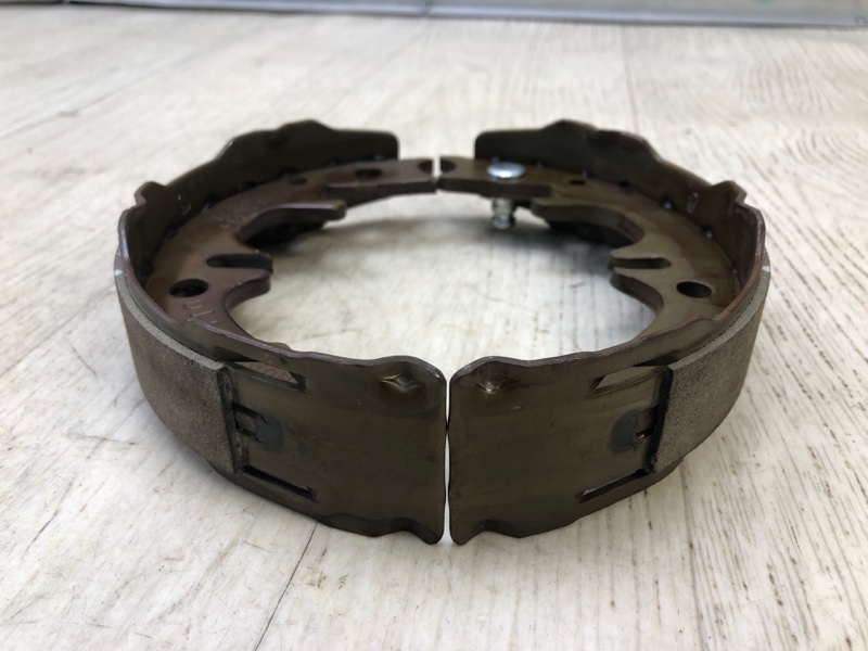 Колодки стояночного тормоза CAMRY 40 06-11 Седан 2GRFE