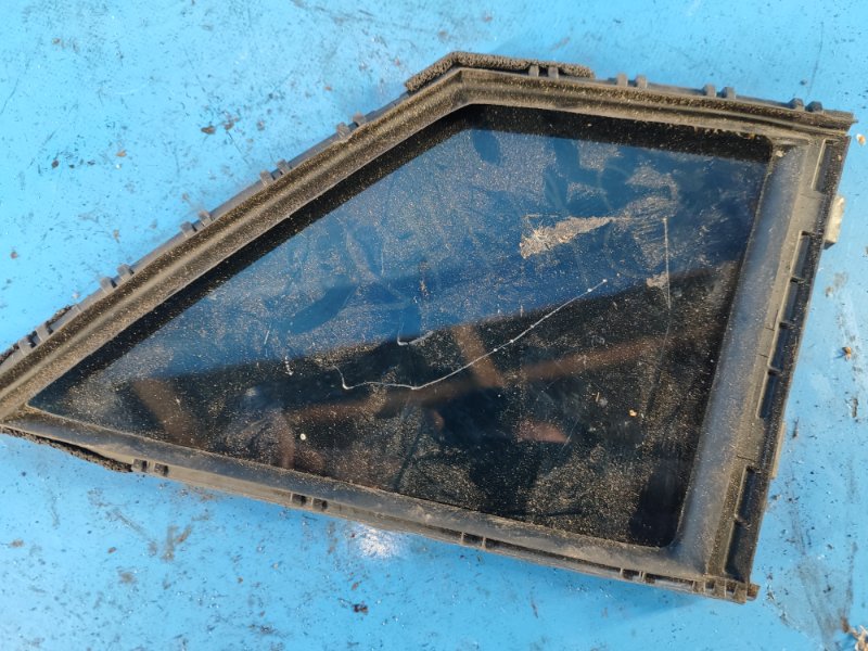 Стекло двери глухое переднее левое PRIUS 16- 2016 1.8 2ZRFXE Стекло двери глухое переднее левое PRIUS 16- 2016 1.8 2ZRFXE