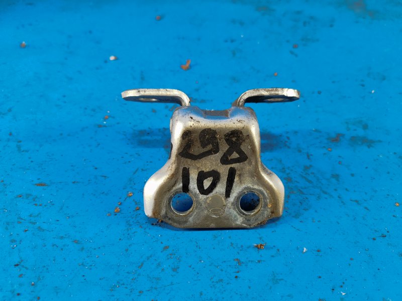 Запчасть петля двери нижняя передняя правая TOYOTA CAMRY 40 06-11 2010 2.5 2ARFE 68730-AC010 Б/У Петля двери нижняя передняя правая TOYOTA CAMRY 40 06-11 2010 2.5 2ARFE 68730-AC010 Б/У