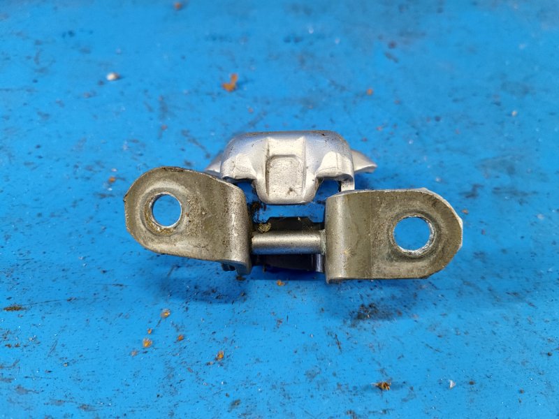 Петля двери нижняя передняя правая CAMRY 40 06-11 2010 2.5 2ARFE Петля двери нижняя передняя правая CAMRY 40 06-11 2010 2.5 2ARFE